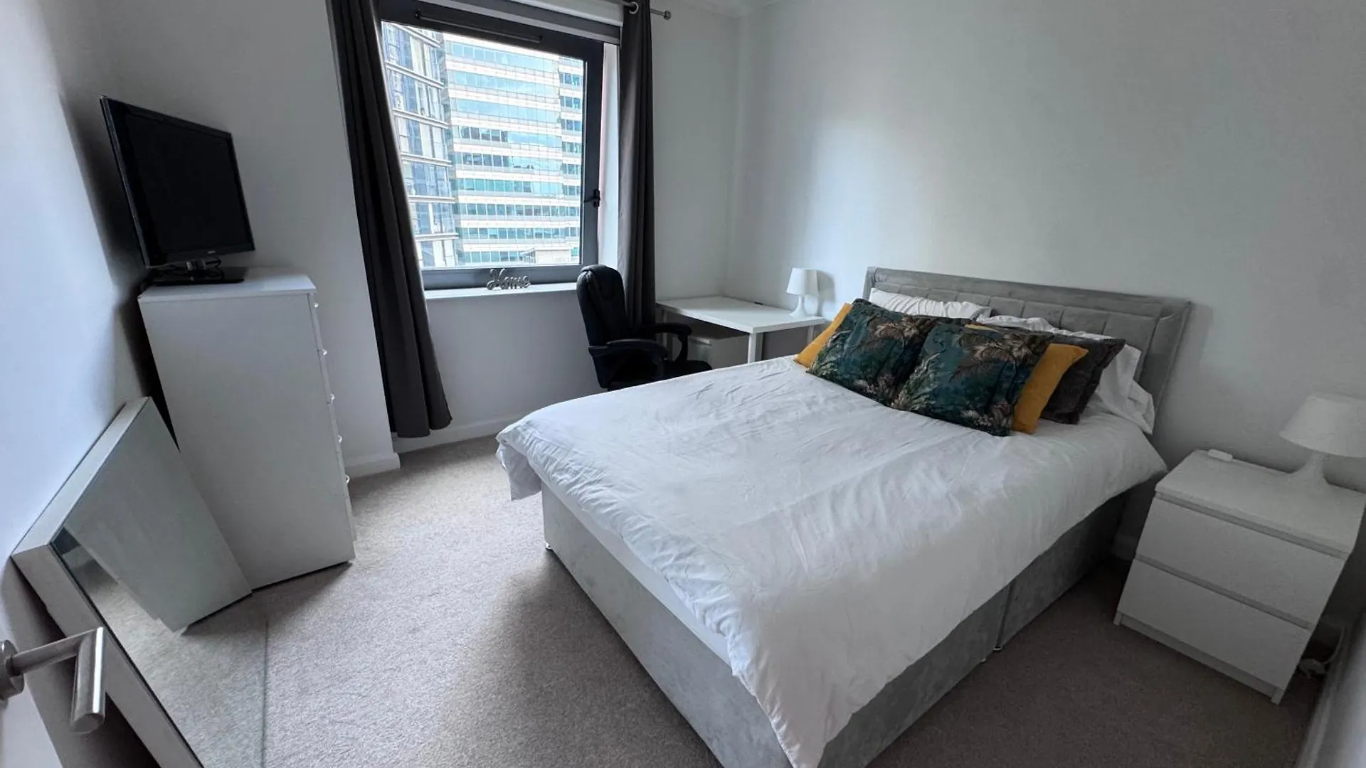 Spare Room In All-Female 2-Bedroom Flat-Female Only! London United Kingdom